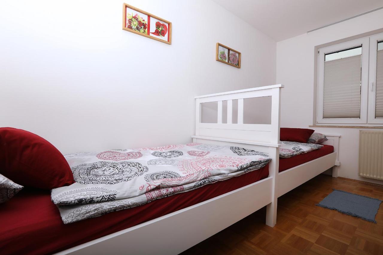 Apartma Dolinar Gorenja Vas  Eksteriør bilde